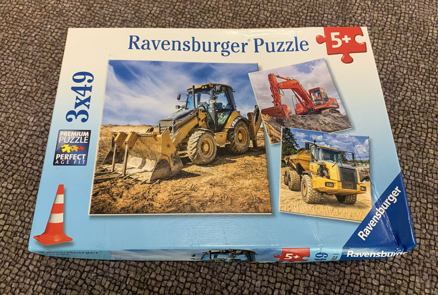 Digger at Work! - 3x49 pc puzzles (Damaged box)