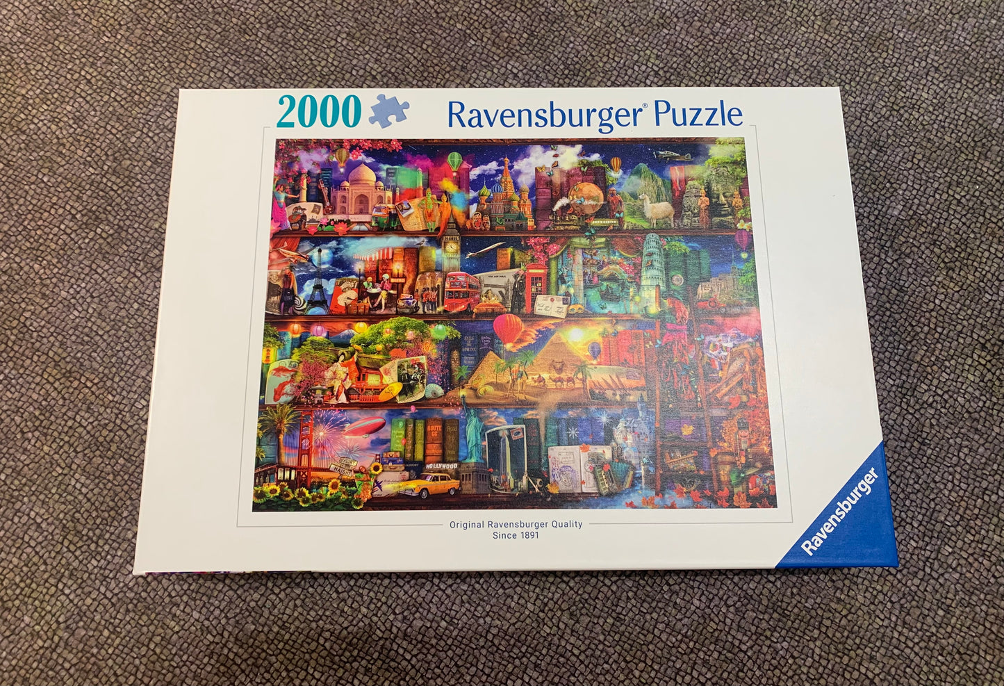 World of Books - 2000 pcs puzzle (Damaged Box)